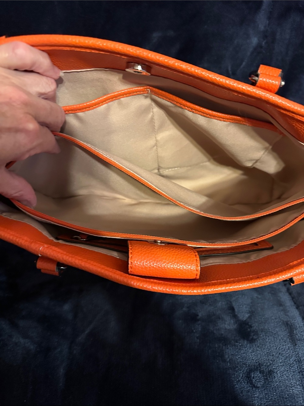 Women’s 3 Bag Bundle: Guess, Dana Buchanan & Chaps - Picture 15 of 16